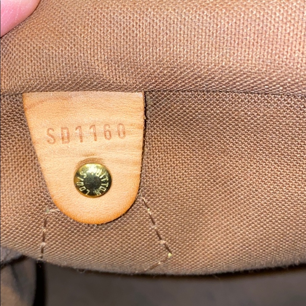 AUTHENTIC LOUIS VUITTON SPEEDY HANDBAG - Picture 9 of 16
